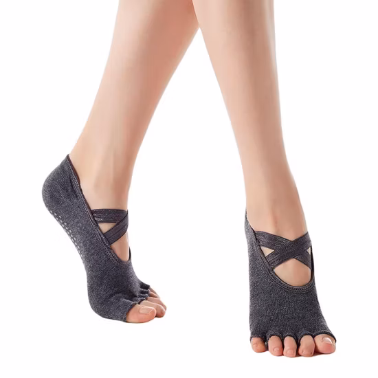 Großhandel Damen Baumwolle rutschfeste Zehengriff Sport Yoga Socken Schwarz